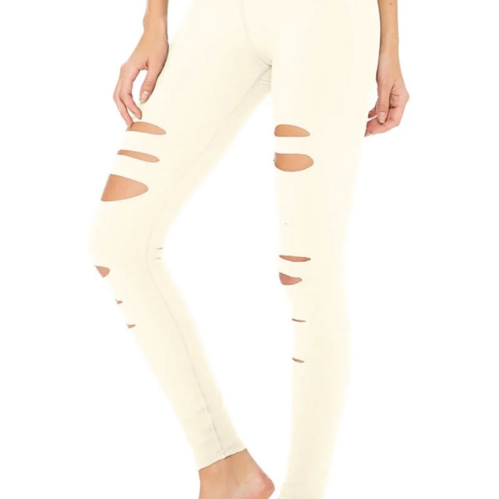 Cream Alo Leggings